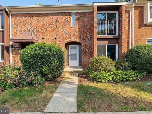 3743 Persimmon Cir, Fairfax, VA 22031