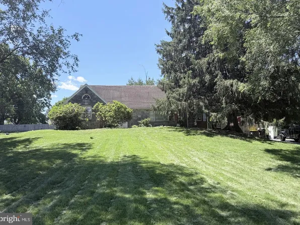 18 Galicia Dr, Phoenixville, PA 19460