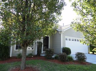 1032 Jordans Pond Ln, Charlotte, NC 28214