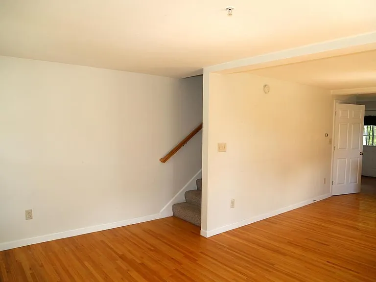 18 Carriage Ln — Photo 4