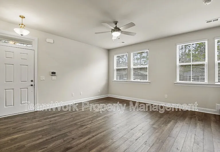101 Langley Dr #D — Photo 5