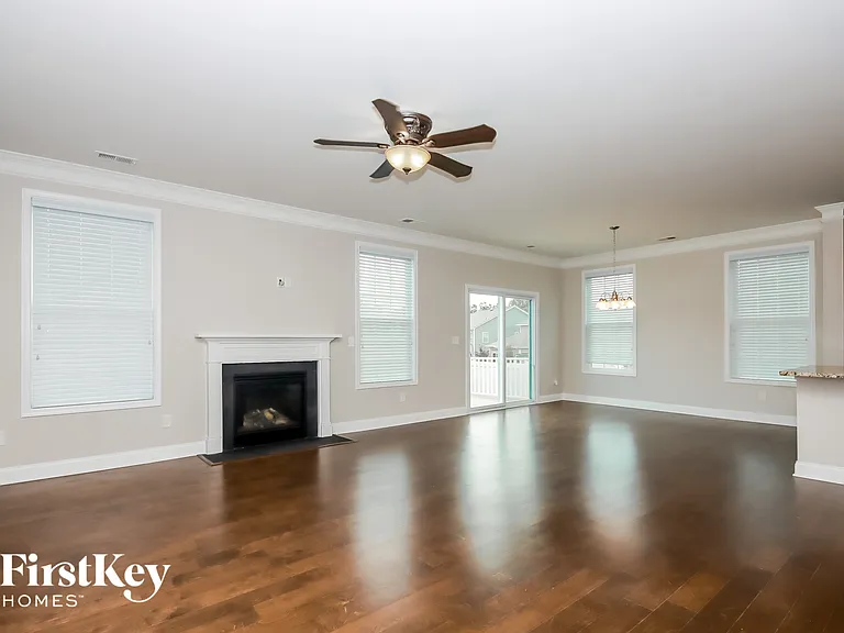 7815 Sawgrass Ln — Photo 3