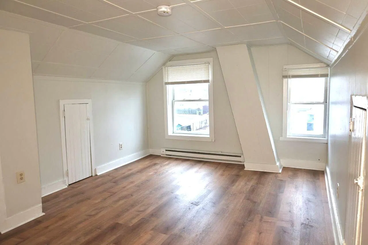 2 bed, 1000 sqft, $1,650 — Photo 2