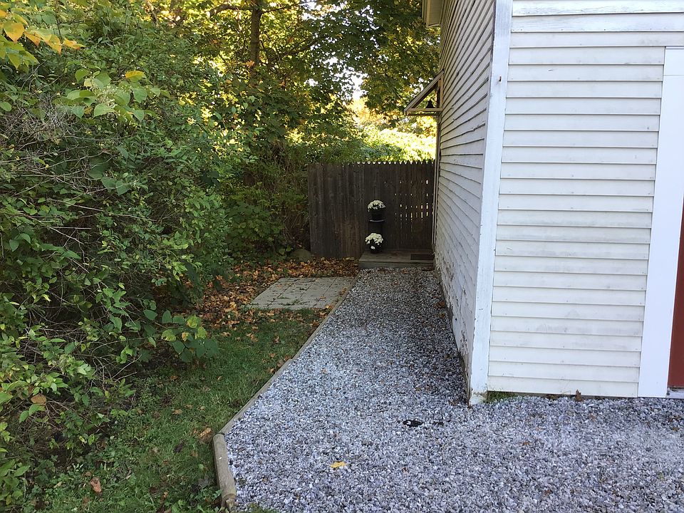 Approach to the entry door.