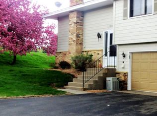 10221 Cavell Cir, Bloomington, MN 55438