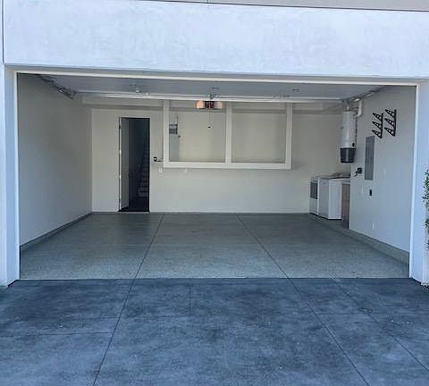 Garage/Driveway