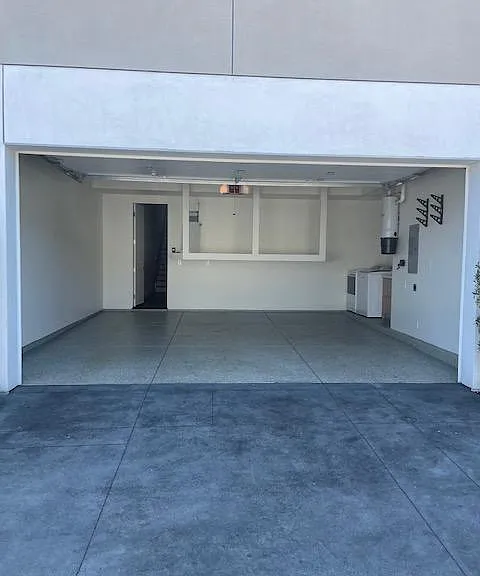 Garage/Driveway
