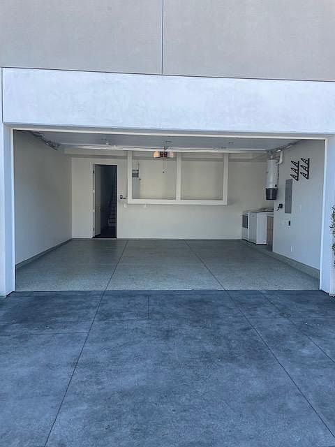 Garage/Driveway
