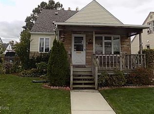 8292 Superior Ave, Center Line, MI 48015