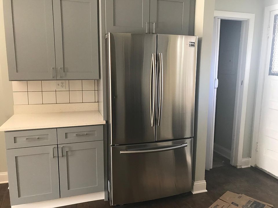 1st image of 4809 N Rockwell St #3