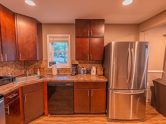 3rd image of 1155 Woodland Dr