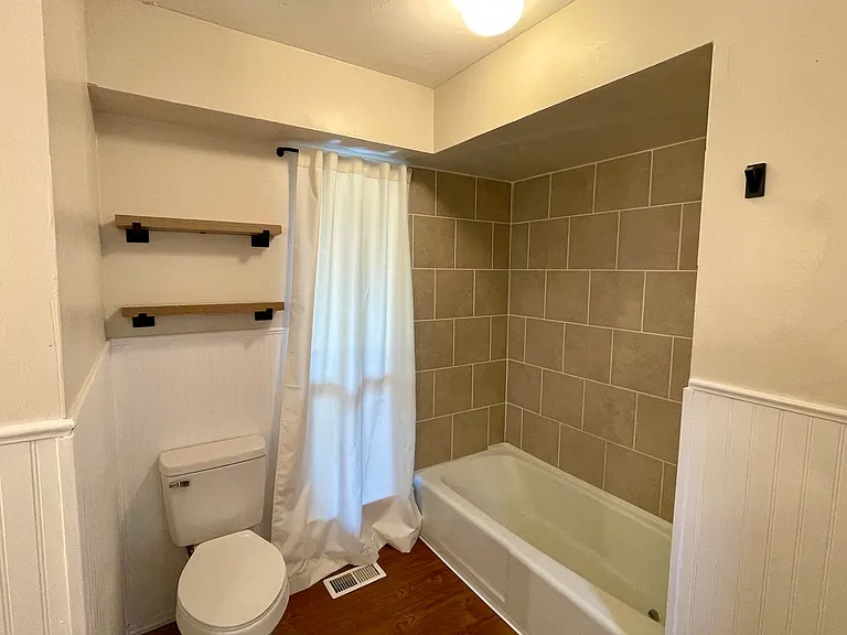 1715 Lancaster Cir — Photo 18