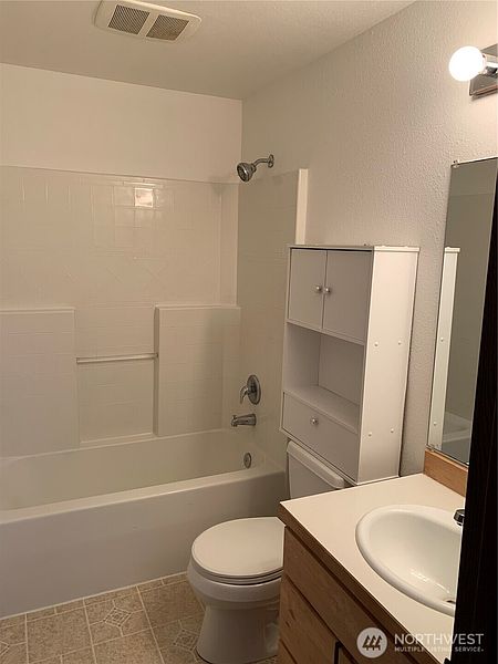4th image of 19837 25th Avenue NE