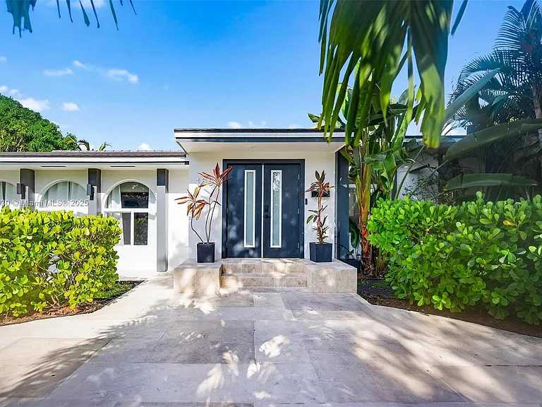 1651 SW 13th Ave — Photo 3