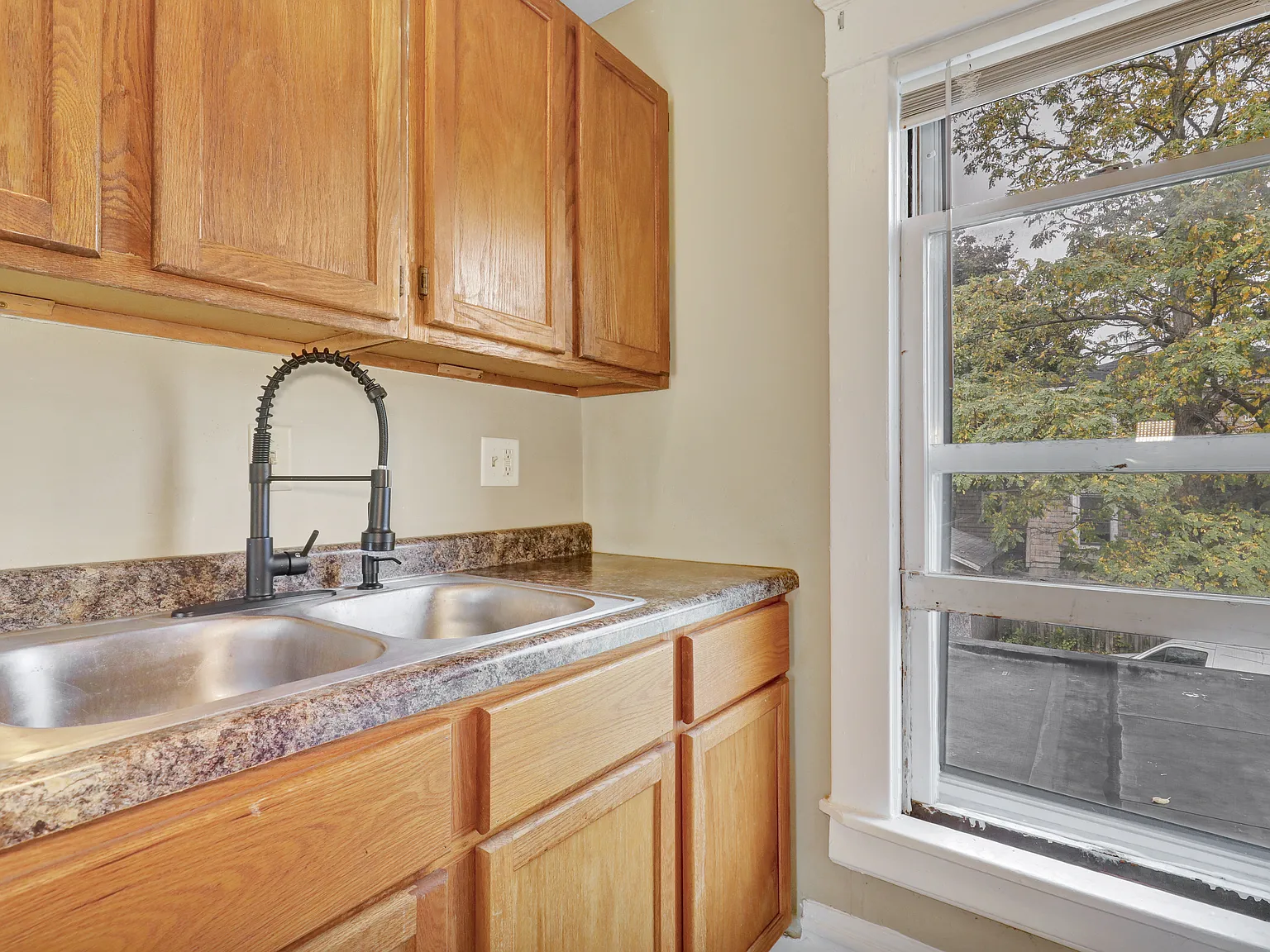 1 bed, 850 sqft, $915 — Photo 3
