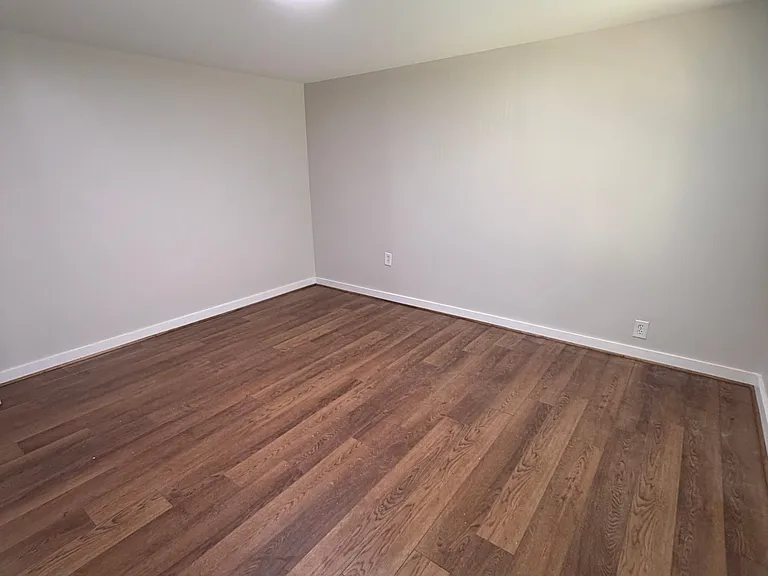 1435 Landmark Rd — Photo 7