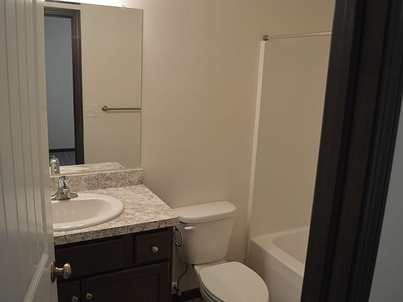5th image of 585 Birch Hill Dr #36