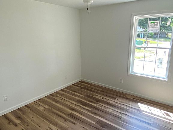 4th image of 2699 Edwards St