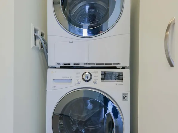 450 West 42nd Street image 9 of 31