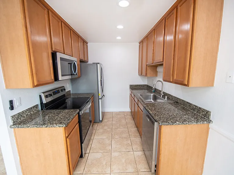 455 Ballantyne St #8 — Photo 37