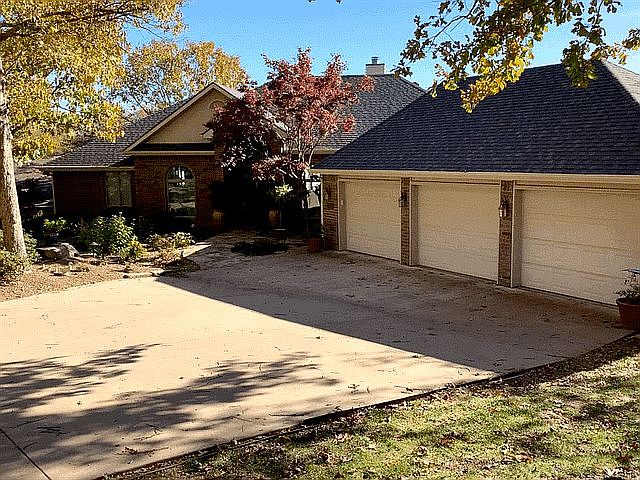 1st image of 8 Lois Ln