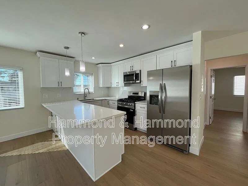 2 bed, 1.0 bath, $2,495 — Photo 4