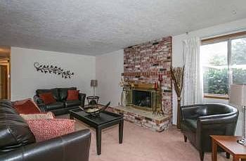 4th image of 2031 SE Hemlock Ct