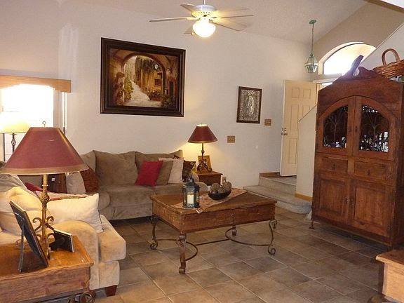 2nd image of 822 E Rosemonte Dr