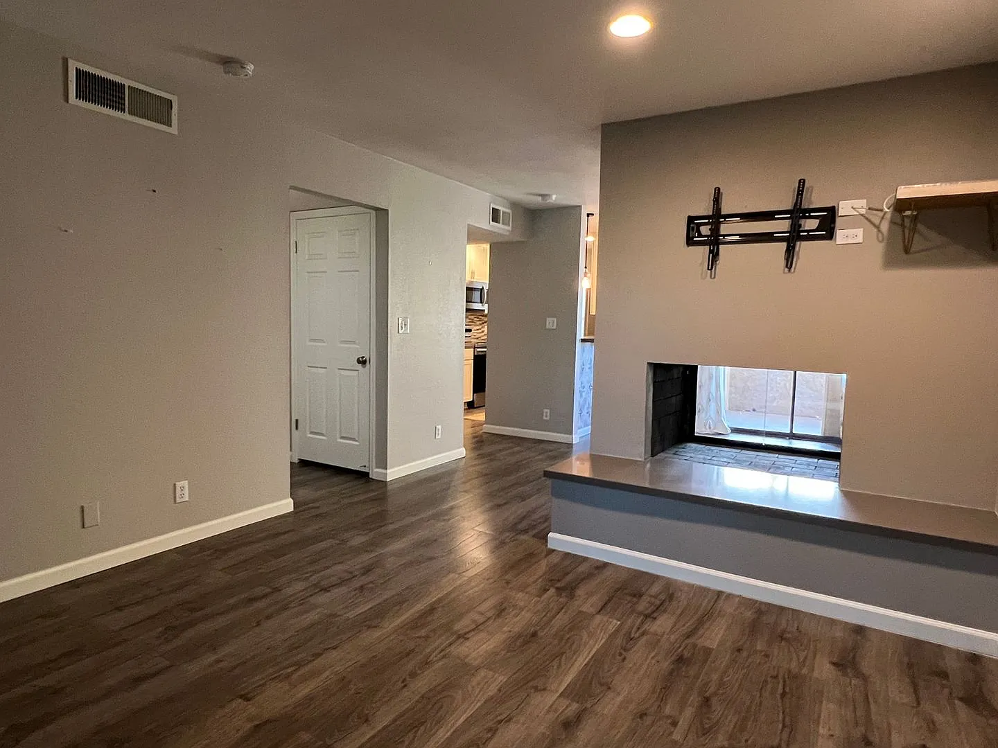 Scottsdale Remodeled Condo 1Bed/1Bath Overlooking Pool — Photo 3