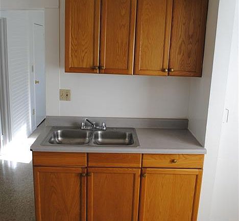 5th image of 227 E Wyandotte St