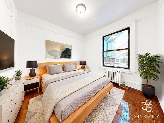 3rd image of 256 Seaman Ave #2