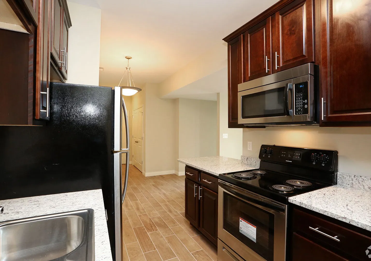 30 W Southampton Dr — Photo 1
