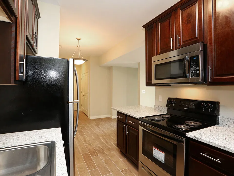30 W Southampton Dr #204