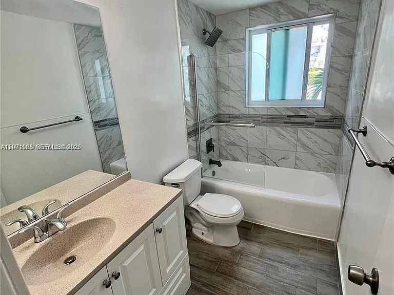 1840 S Treasure Dr #15 — Photo 9