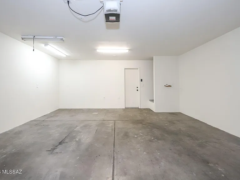2416 W Chris Oliver Way — Photo 11