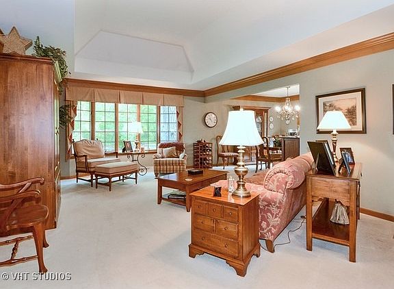 2nd image of 216 E Oak Dr