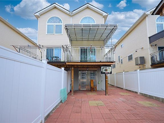 3rd image of 666 Seaview Ave