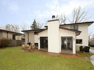 1221 Heatherfield Ln, Glenview, IL 60025