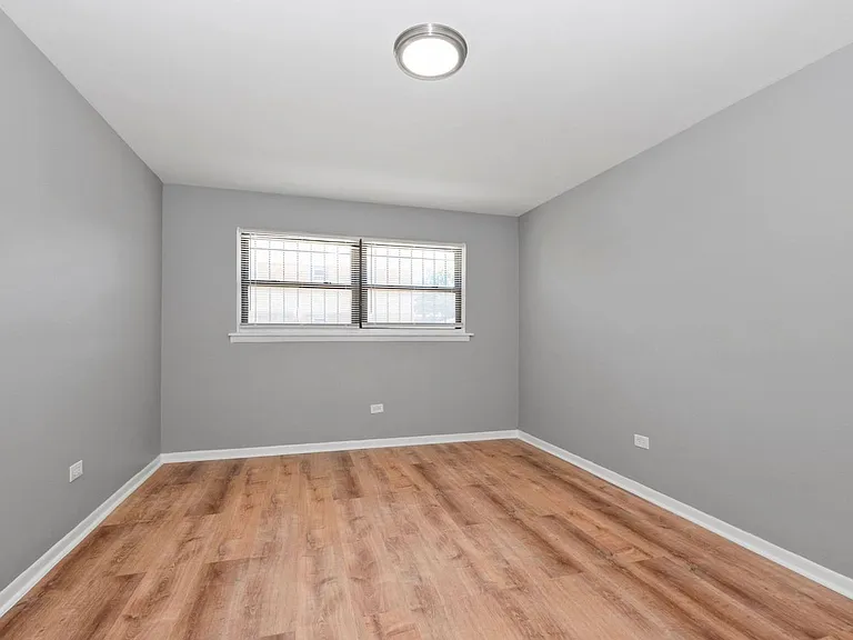 7900 S. Paxton Ave. — Photo 24