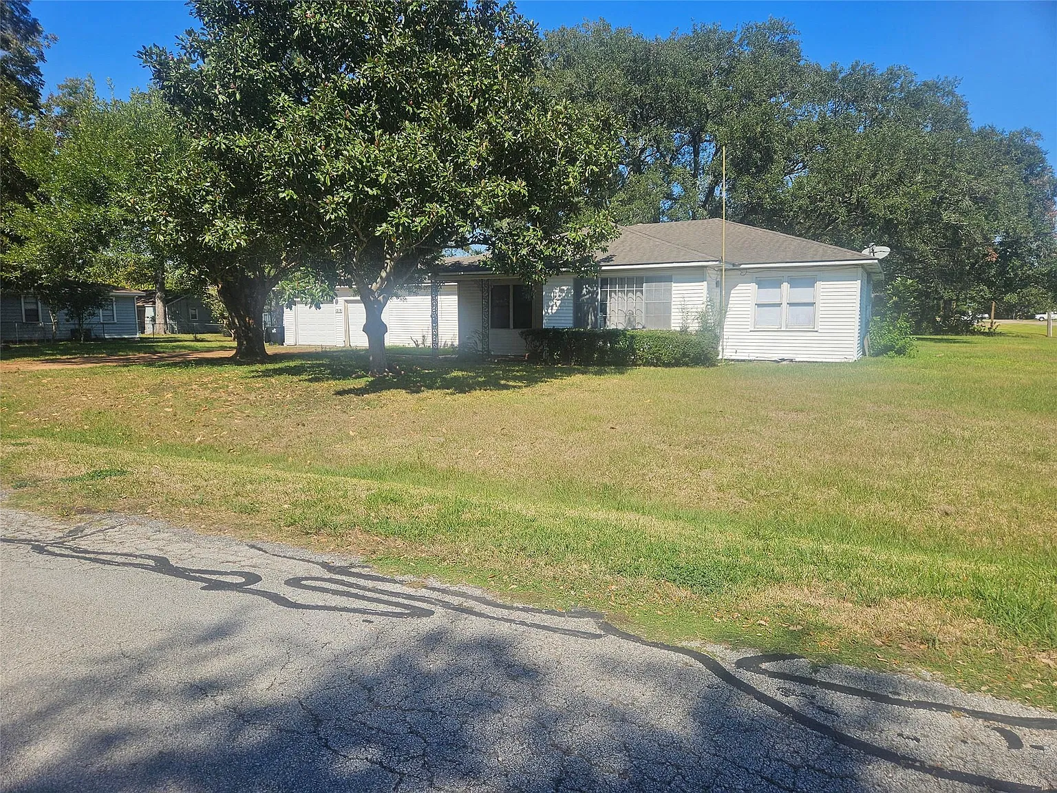 3 bed, 2.0 bath, 1808 sqft, $1,995 — Photo 1