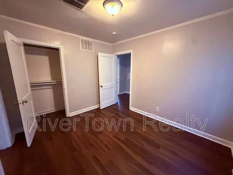 1454 Delano Ave — Photo 13