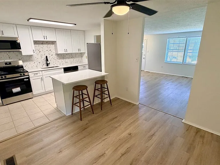 3812 Louisa St — Photo 6