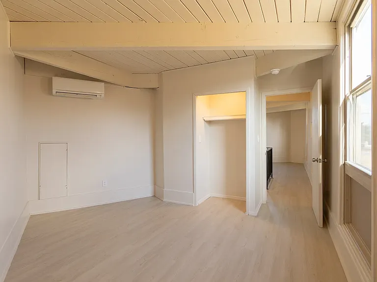 4401 Harriet St — Photo 10