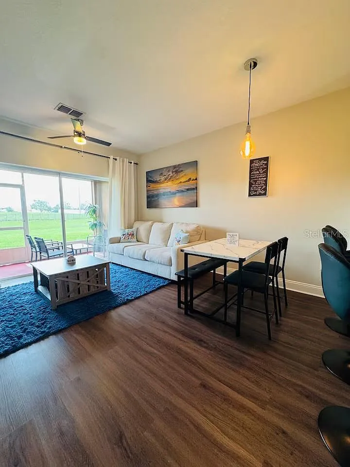 2 bed, 2.5 bath, 988 sqft, $1,750 — Photo 3