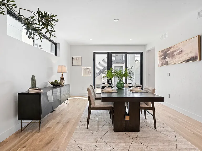 3244 N Franklin St — Photo 15