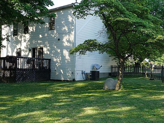 5th image of 4610 Scott Ct
