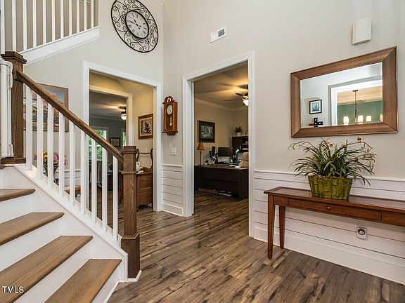4th image of 338 Glamorgan Dr