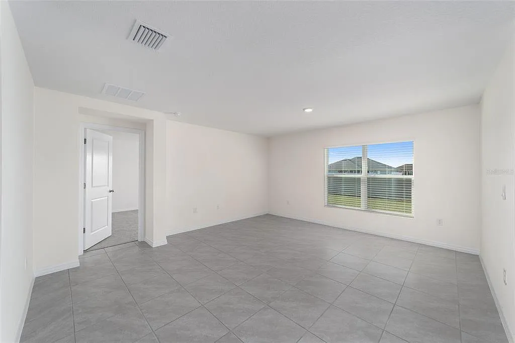 4 bed, 2.0 bath, 1827 sqft, $1,950 — Photo 4