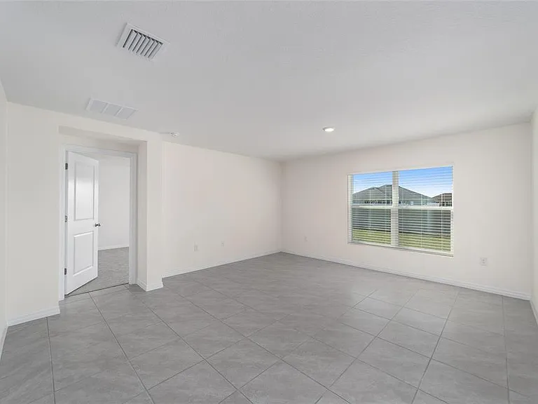 8848 SW 49th Cir — Photo 4