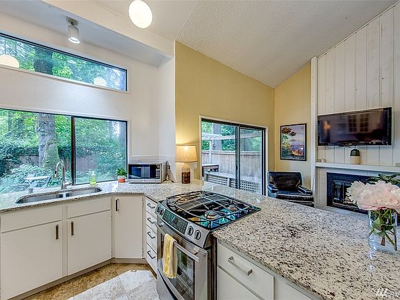 5th image of 10771 Bill Point Cres NE